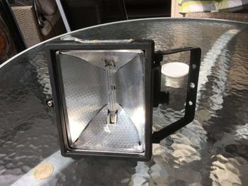 SCHEINWERFER mit Leuchtmittel