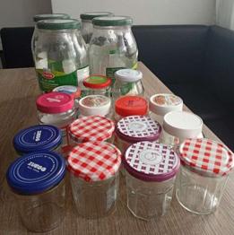 Schraubglaeser gross und klein mit Deckel