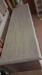 Wunderschöne weiße Vollholzanrichte