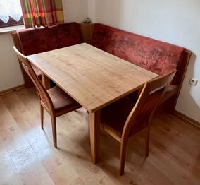 Eckbank ink. Tisch und 2 Stühle