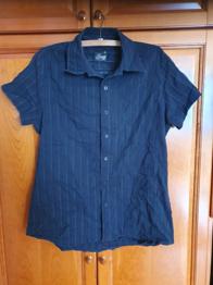 Schwarzes kurzärmeliges Hemd Smog