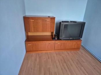 TV Kasten und Wohnzimmer Tisch