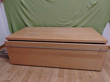 Ausziehschrank mit Gebrauchsspuren