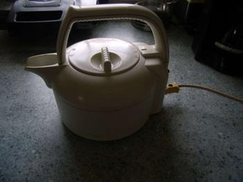 (reserviert) Weiser Wasserkocher in Ordnung (PHILIPS )