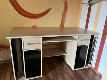 Schreibtisch