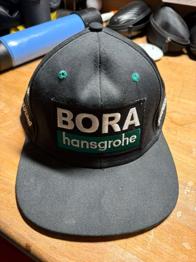 Verschiedene capys abzugeben, Schildmützen