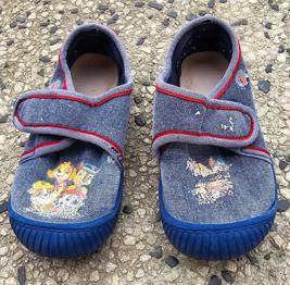 Hausschuhe 25