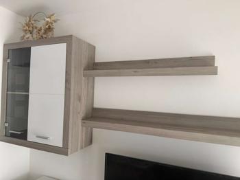 Hängeschrank inkl. 2x Regale