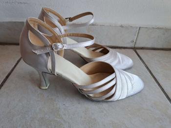 (reserviert) Tanzschuhe weiß Gr. 4,5