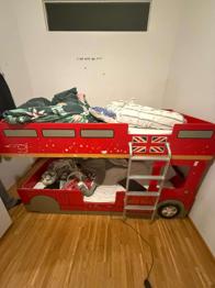 Hochbett ohne Matratzen und Decken zu verschenken
