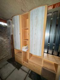 Kästen / Wandverbau zu verschenken