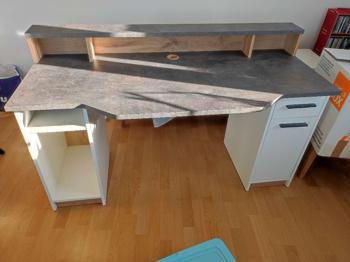 Neuwertiger Schreibtisch