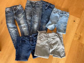 Jeans mit Loch Gr 122