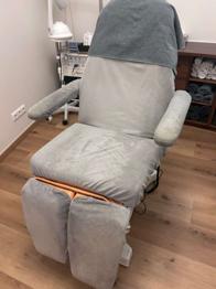 Kosmetik und Fußpflegeliege