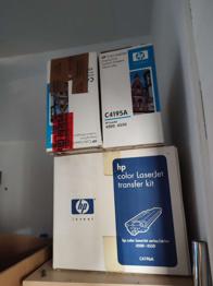 Diverse Druckerpatronen und Verbrauchsmaterial HP 4550N