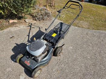 (reserviert) Rasenmäher