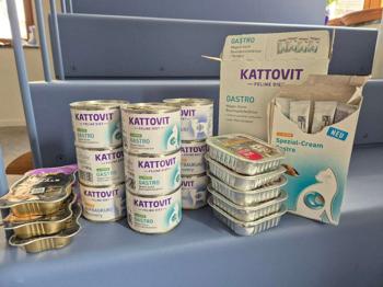 (reserviert) Katzenfutter sensitiv zu verschenken