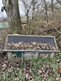 Verschenke Stall für Hasen/ Hühner