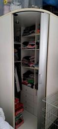 (reserviert) Begehbarer Kleiderschrank