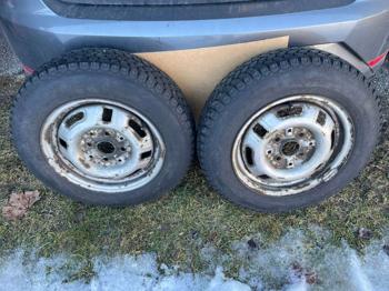 Reifen 5Stück 4Loch Felgen Reifendimension 145/13 zu verschenken