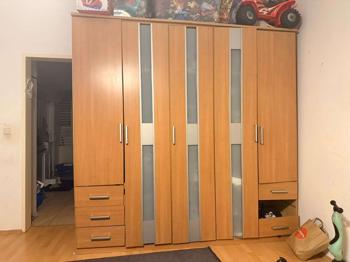 Kleiderschrank