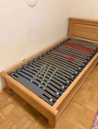 (reserviert) Massivholz Bett mit Lattenrost 90x200