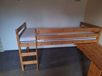 Hochbett mit Matratze