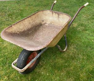 (reserviert) Verschenke alte Scheibtruhe