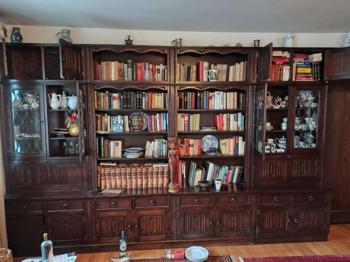 Qualitativ hochwertiger Wandverbau im Kolonialstil / Landhausstil