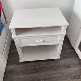 (reserviert) Kommode/ Rolltisch