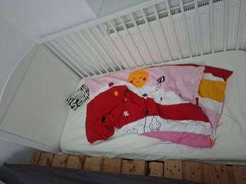 Kinderbett (muss am Mo 20.04 geholt werden).