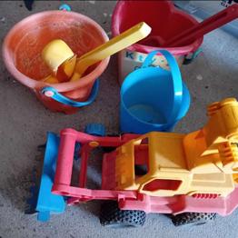 Sandspielzeug zu verschenken